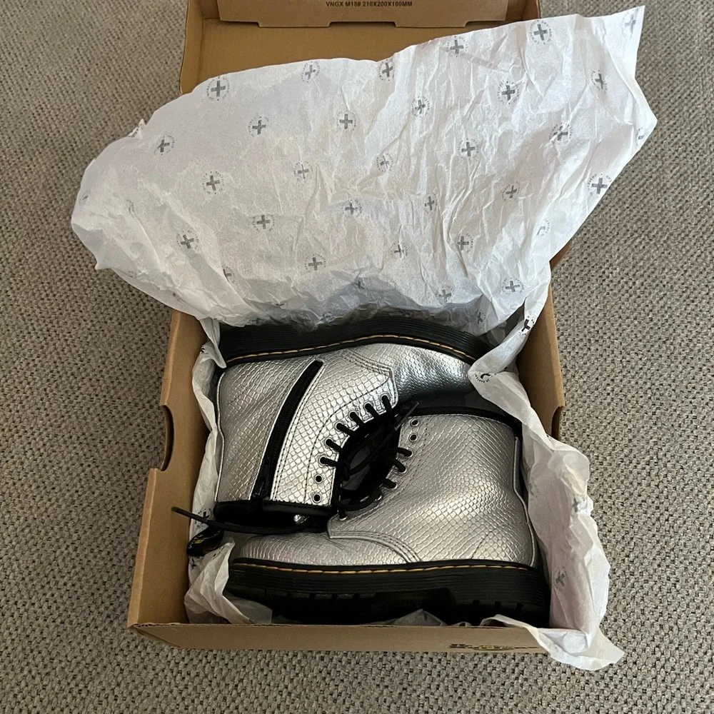 Dr. Martens Silver Reptile‎ Embossed 9